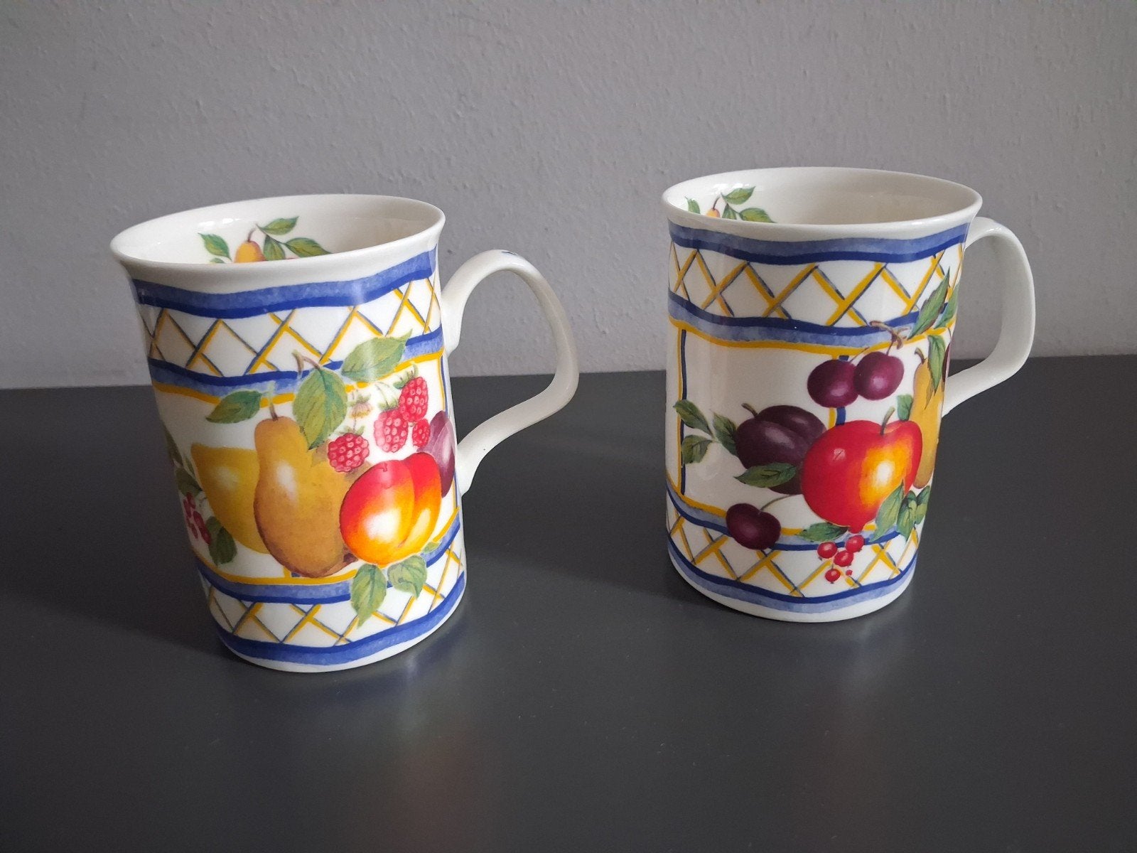 mok mokken Engeland roy Kirkham majolica, Huis en Inrichting, Ophalen of Verzenden, Aardewerk, Overige stijlen, Kop(pen) en/of Schotel(s)