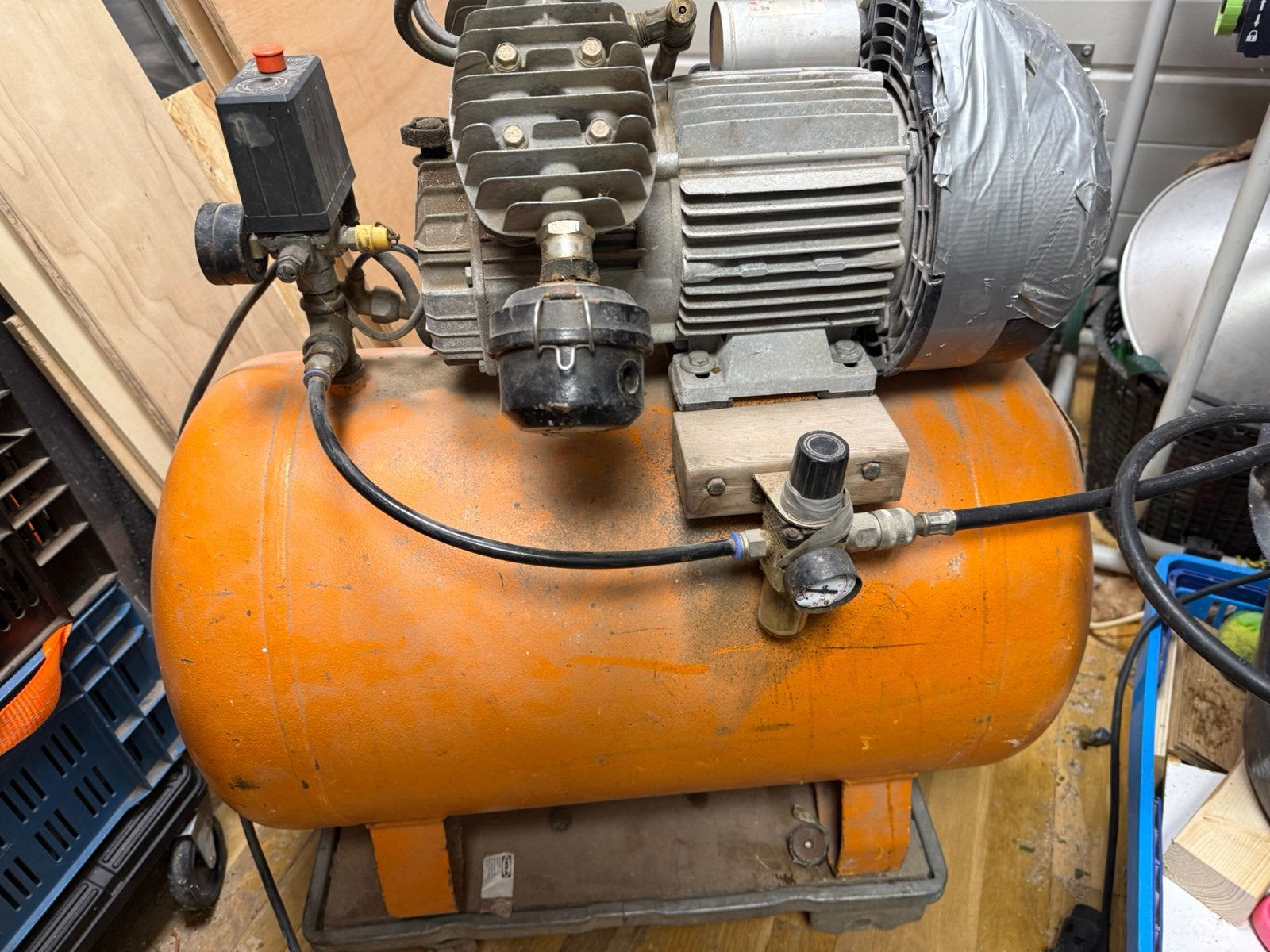 Bouw compressor 3pk 90 ltr met grote tacker 90mm, Doe-het-zelf en Verbouw, Compressors, Ophalen, Gebruikt, 6 tot 10 bar, 25 tot 100 liter