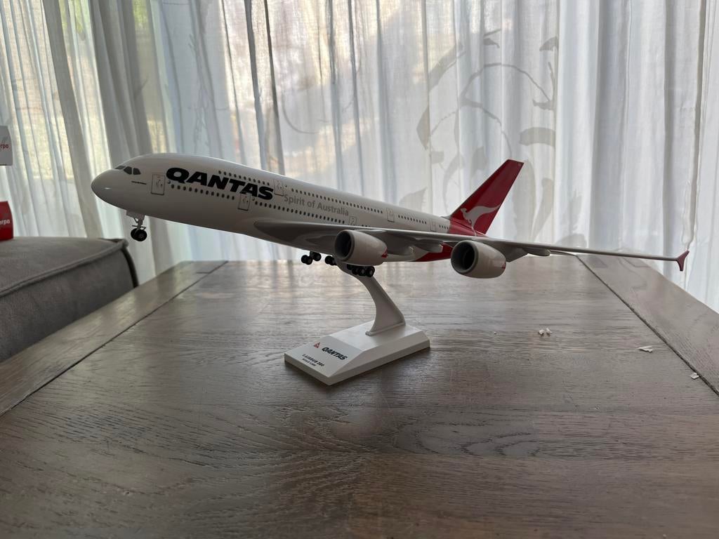 Qantas Airbus A380 Modelvliegtuig - Zo goed als nieuw, Overige merken, 1:200 of kleiner, Ophalen of Verzenden, Zo goed als nieuw