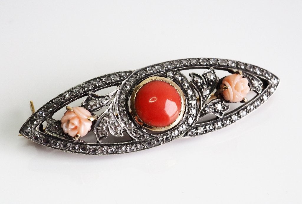 14 krt gouden broche met roosdiamanten en bloedkoraal, Ophalen of Verzenden, Goud, Broche, Met edelsteen