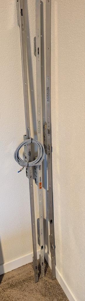 Elektrische meerpuntsloten motorslot / solenoid, Doe-het-zelf en Verbouw, Steigers, Ophalen, Overige typen, 5 meter of hoger