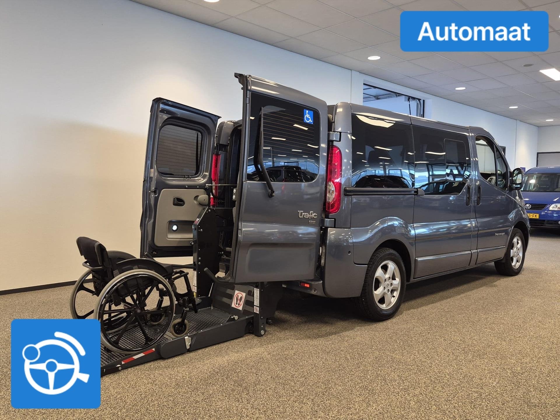 Renault Trafic L1H1 Rolstoelbus Automaat Zelfrijder, Auto's, Automaat, Stof, Zwart, 4 cilinders