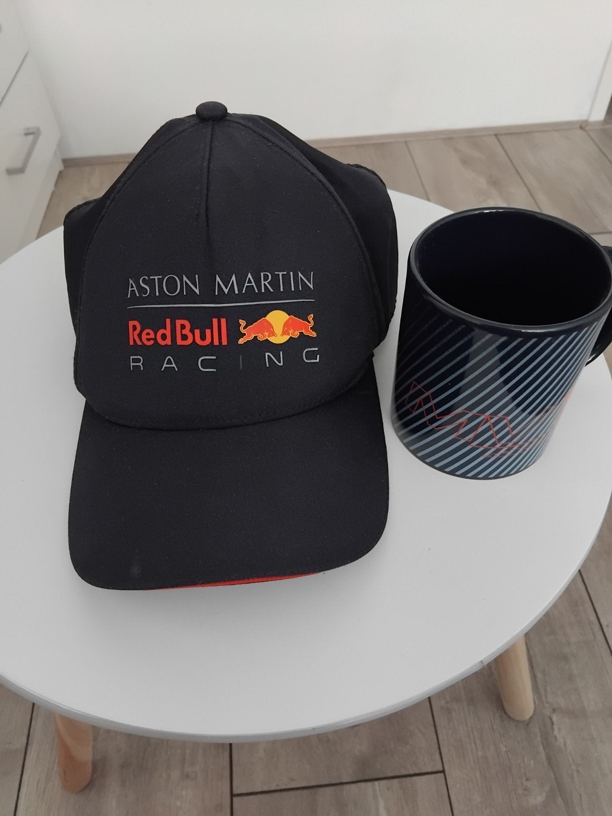 cap red Bull en beker max, Ophalen, Zo goed als nieuw