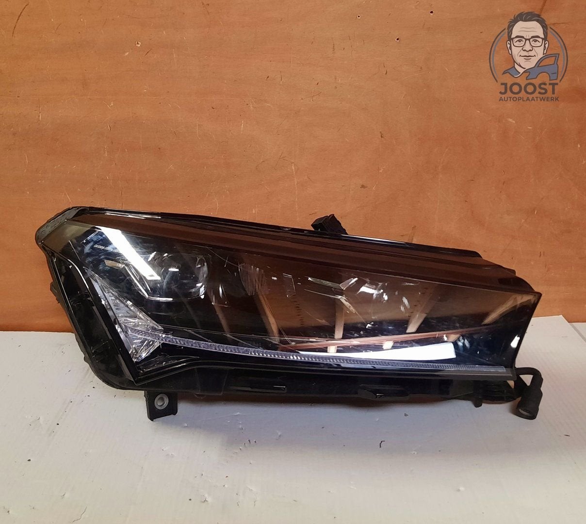 Koplamp rechts Chrystal LED Skoda Enyaq v.a 2021 5LB941016G, Gebruikt, Herkomst onderdeel bekend, Ophalen of Verzenden, Skoda
