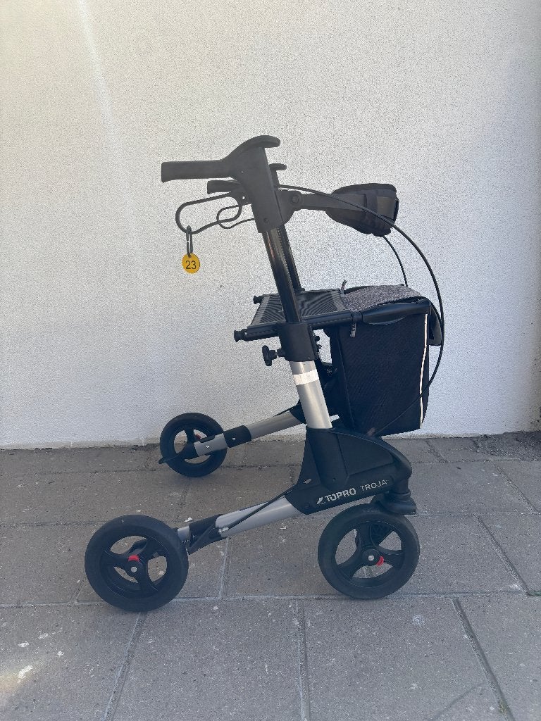 Nr 23 ... Rollator Topro Troja 2G S met tas, Ophalen, Gebruikt, ., Opvouwbaar