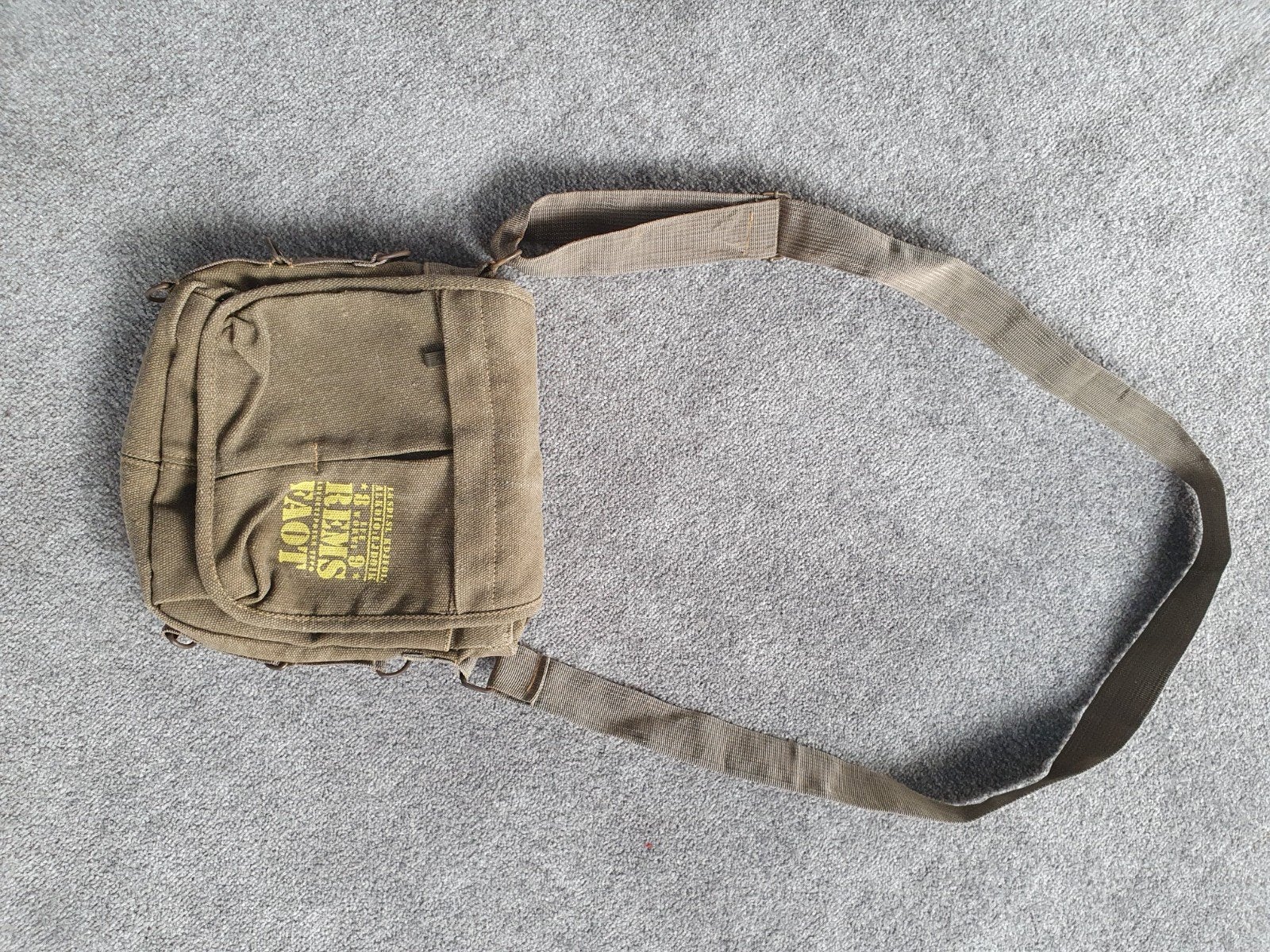 Stoere schoudertas, gebruikt / messenger bag, khaki, Sieraden, Tassen en Uiterlijk, Tassen | Schoudertassen, Ophalen of Verzenden