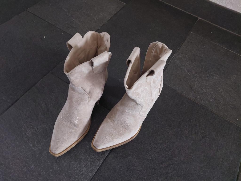 Beige suède cowboylaarzen met hak, Ophalen, Beige, Lage of Enkellaarzen, Onbekend