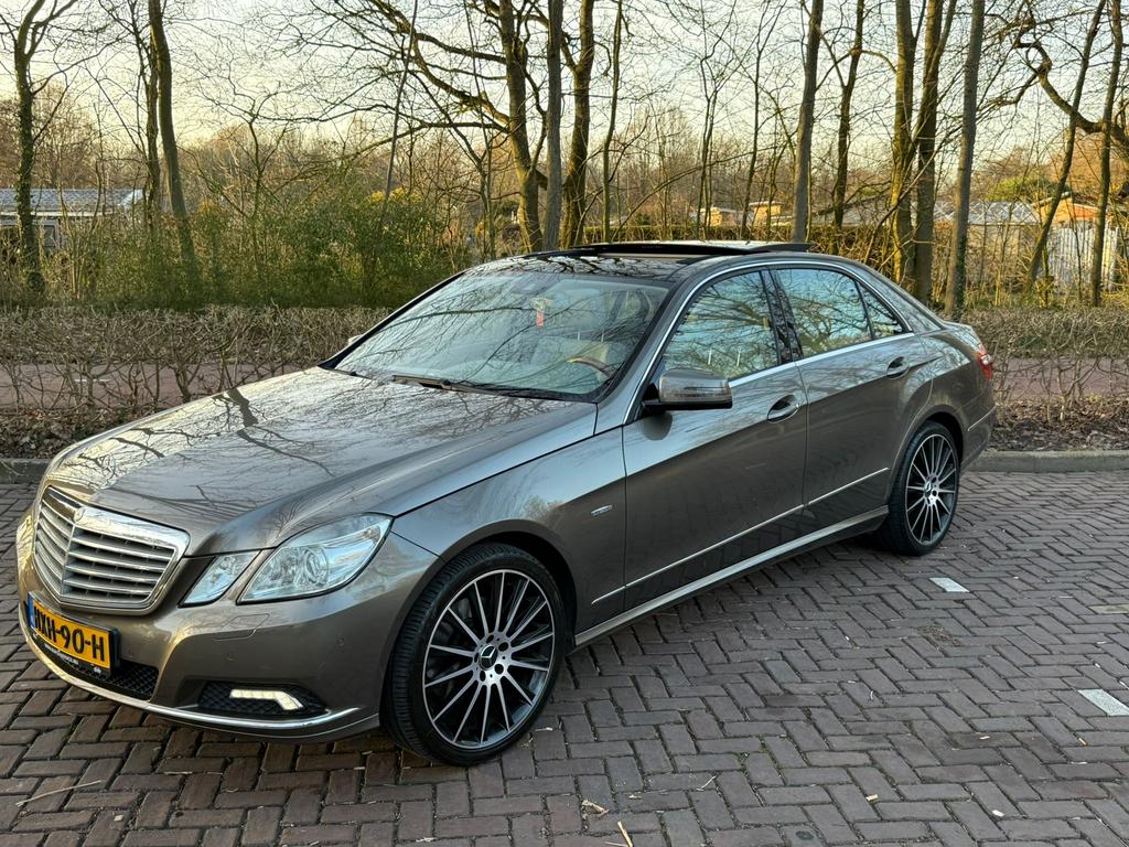 Mercedes-Benz E-Klasse 3.5 E350 CGI Sedan AUT 2008 Grijs, Auto's, Mercedes-Benz, Automaat, Achterwielaandrijving, Beige, Overige kleuren