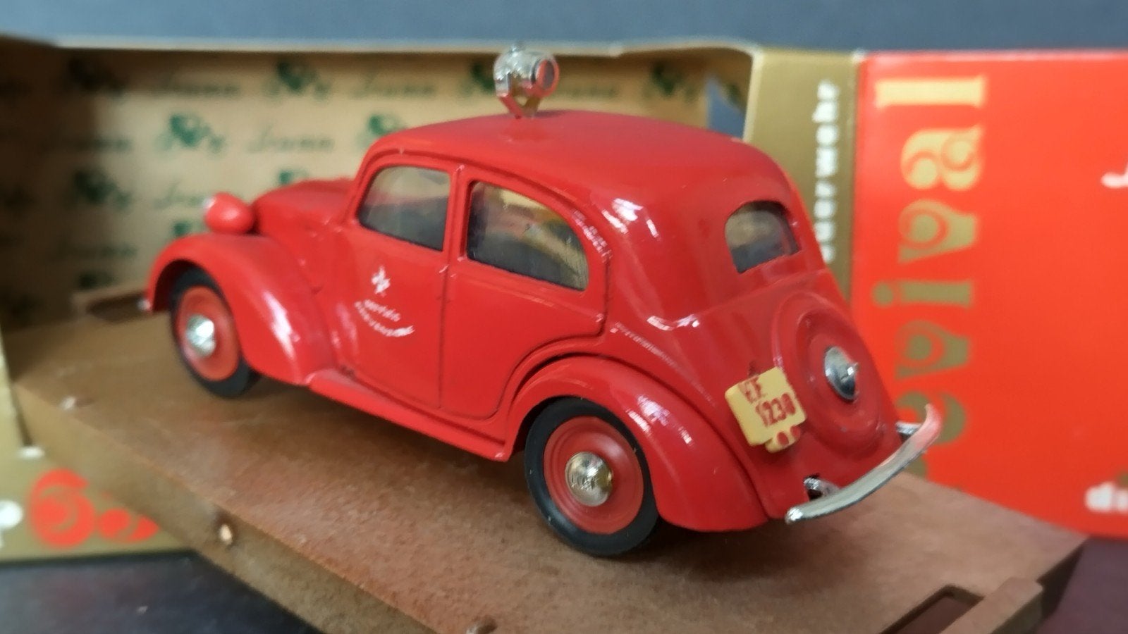 Fiat 508 C 1100 Berlina Brandweer 1:43 Brumm Pol, Hobby en Vrije tijd, Modelauto's | 1:43, Overige merken, Auto, Verzenden, .