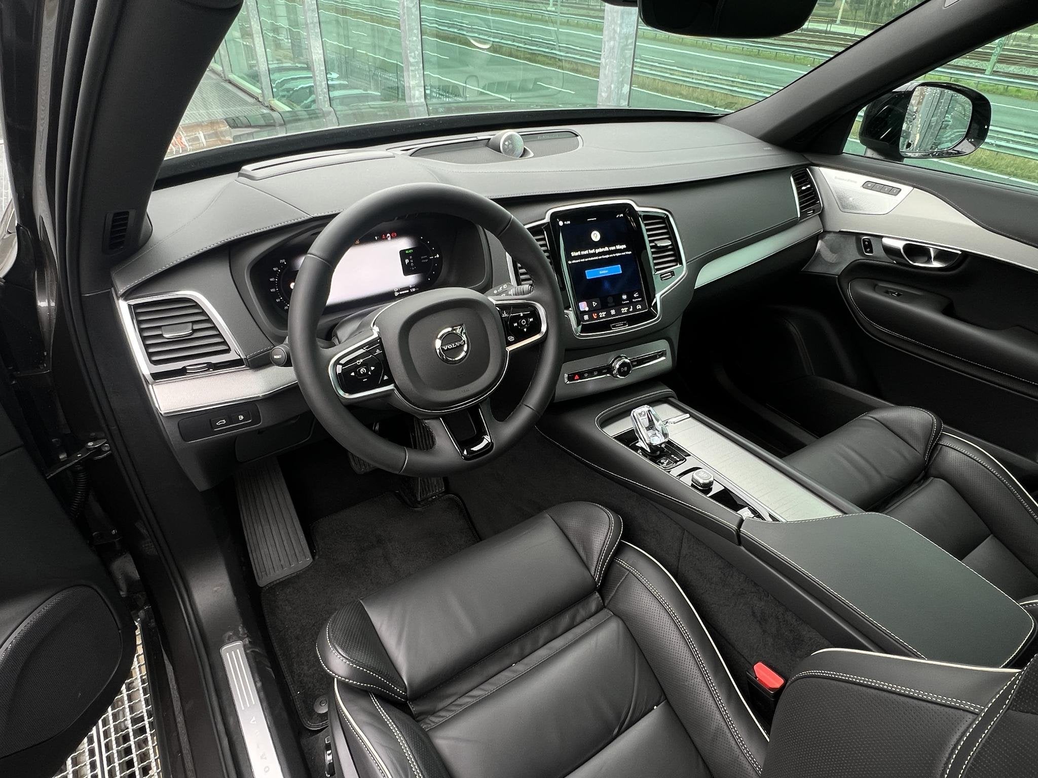 Volvo XC90 2.0 T8 Plug-in hybrid AWD Ultra Dark PHEV Automaa, Gebruikt, 4 cilinders, Plug-in hybride, Vierwielaandrijving