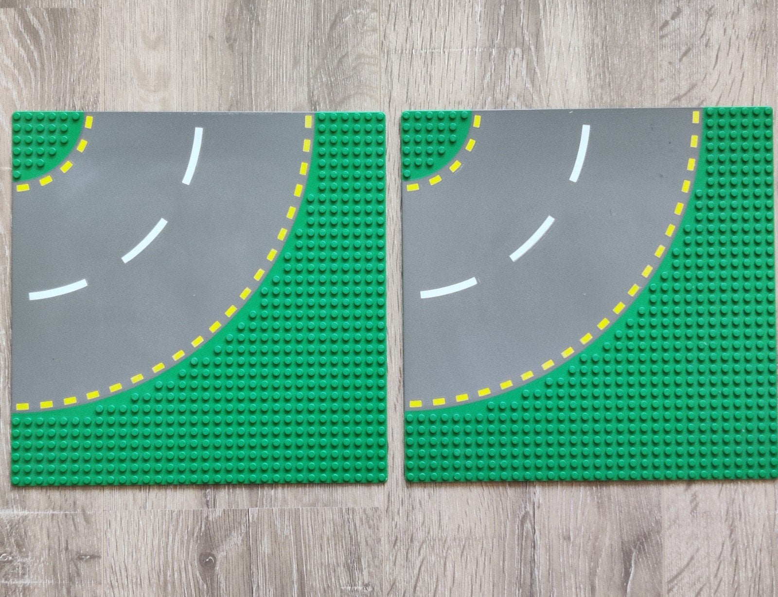 Lego bouwplaten: 2x groen weg 32x32, Ophalen of Verzenden, Gebruikt, Grondplaat, Lego