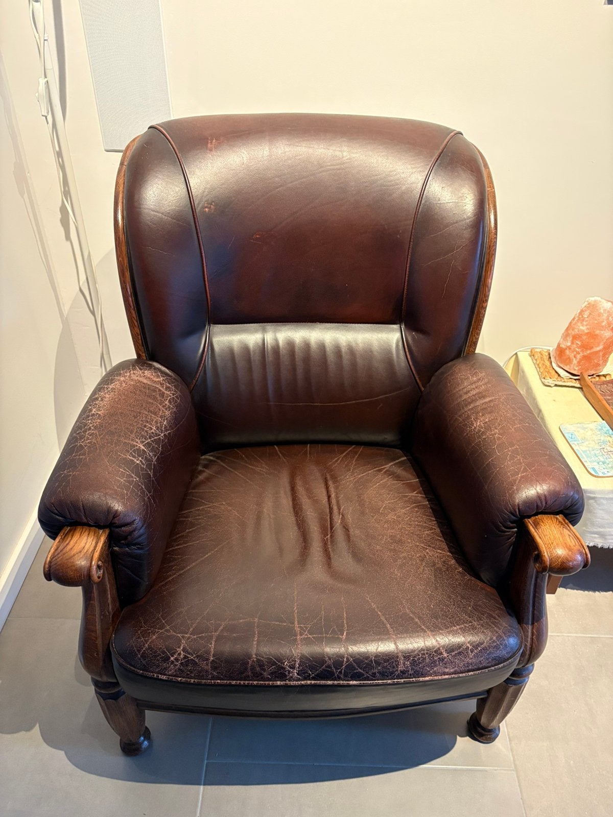 Zeer zware leren fauteuil met massief houten frame, Huis en Inrichting, Ophalen, Zo goed als nieuw, 50 tot 75 cm, Leer