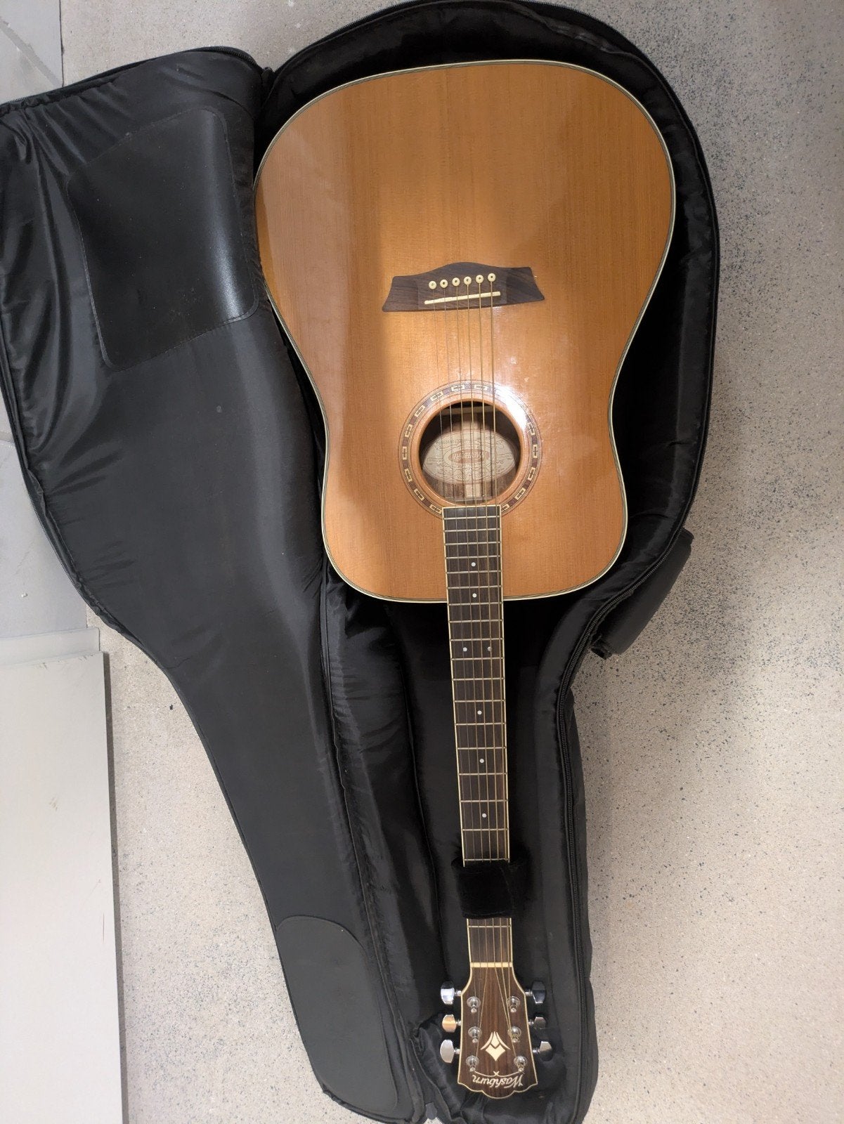 Washburn HD21S NAT Westerngitaar met koffer, Muziek en Instrumenten, Snaarinstrumenten | Gitaren | Akoestisch, Ophalen of Verzenden
