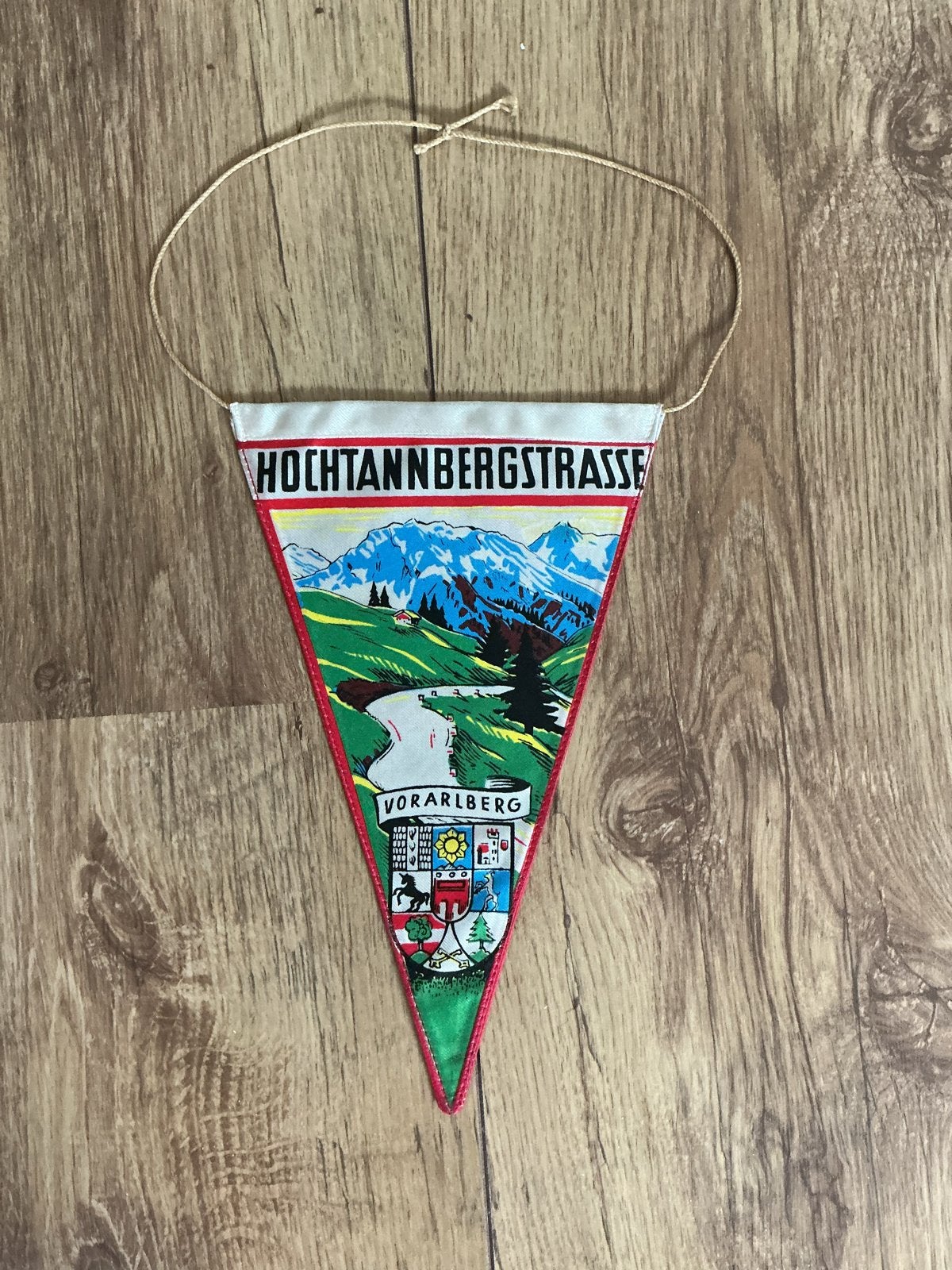 Vlaggetje Bregenzerwald Hochtannbergstrasse Vorarlberg, Ophalen of Verzenden, Gebruikt