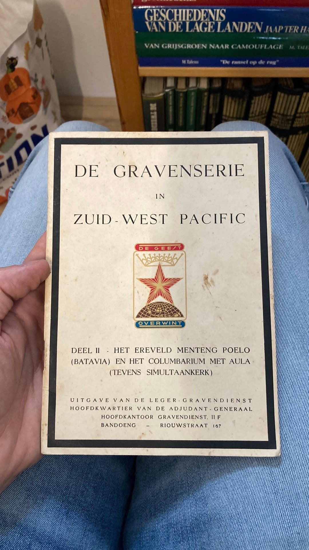 De gravenserie Deel 2 Indië knil, Gelezen, Ophalen of Verzenden, Algemeen, 1945 tot heden