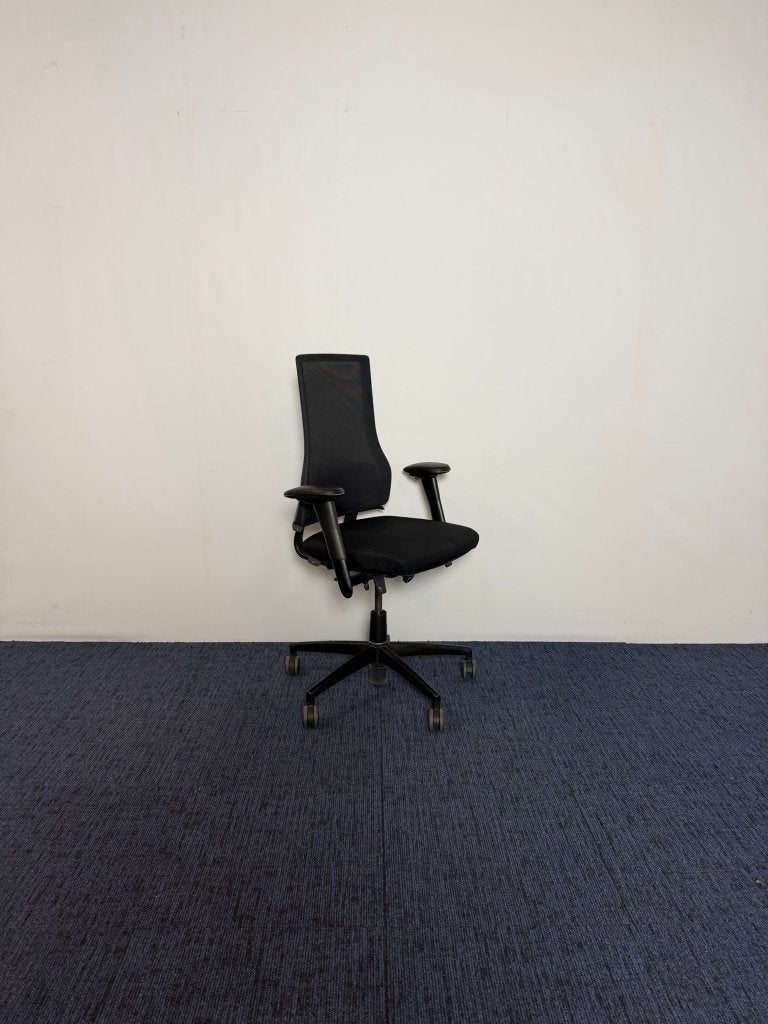 Foto 2 van 17 x Bureaustoel Axia BMA 2.5, zwarte stof, zwart voetkruis