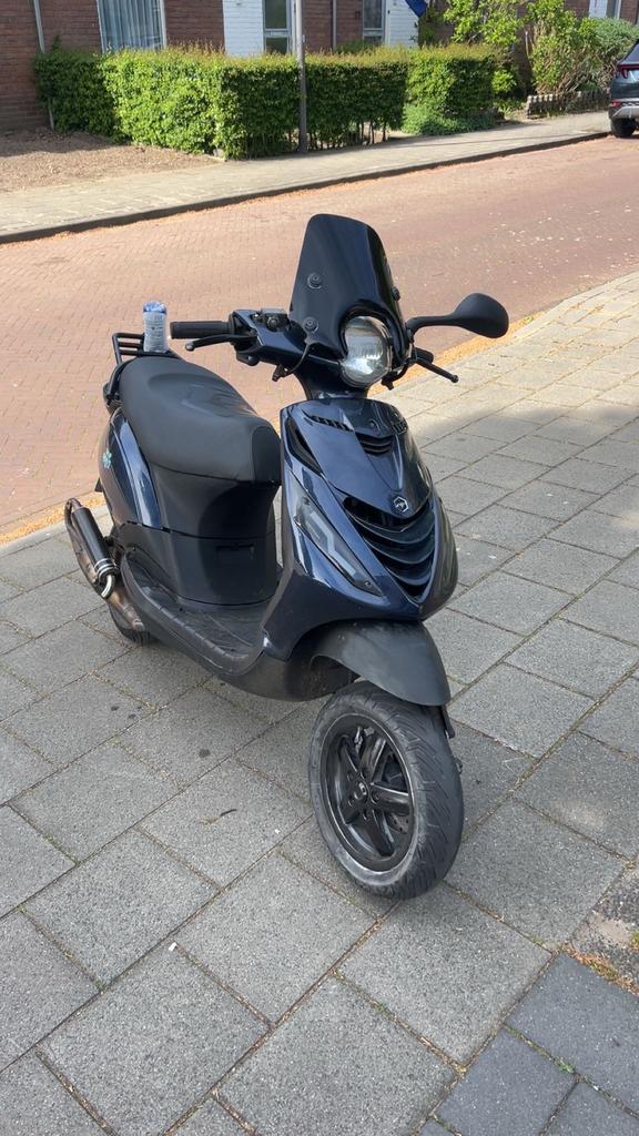 Zip 2t 70cc, Fietsen en Brommers, Scooters | Piaggio, Ophalen of Verzenden, Zo goed als nieuw, Tweetakt, Zip