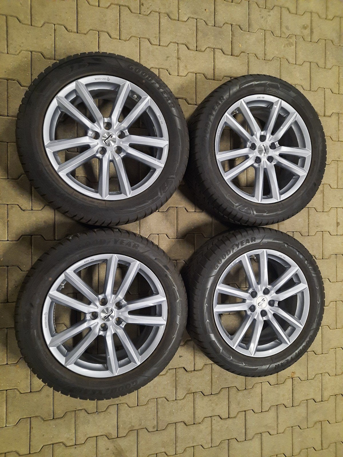 19 inch velgen 5×114.3 KIA SORENTO HYUNDAI SANTA FE WINTER, 19 inch, Gebruikt, Banden en Velgen, 235 mm