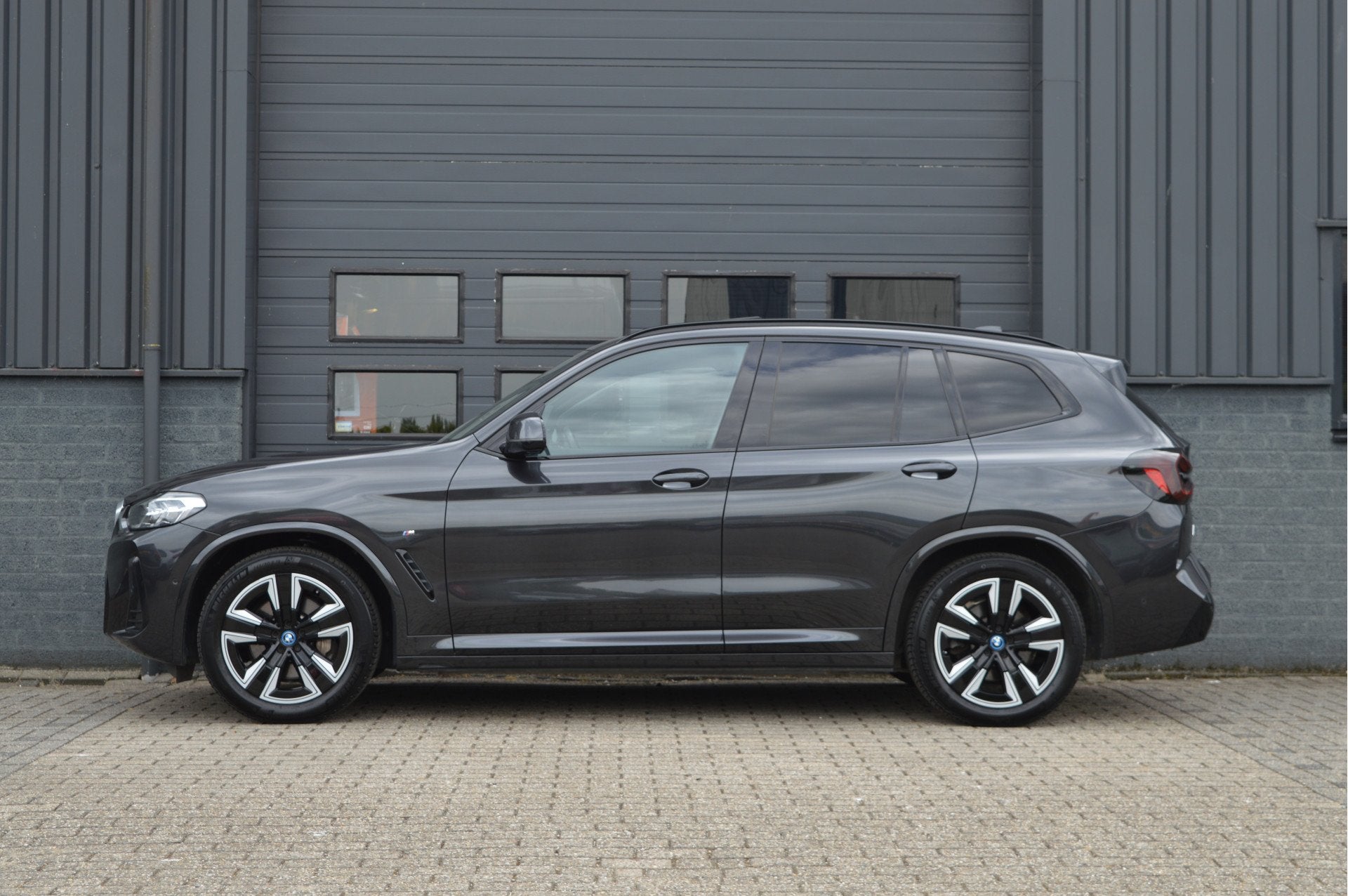 BMW iX3 Executive 80 kWh | SOH 100% | M-PAKKET | PANO | ACC, Auto's, Automaat, Dealer onderhouden, Achterwielaandrijving, Gebruikt