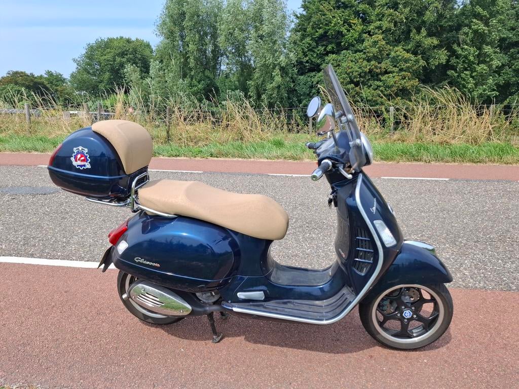Mooie vespa gts 300 uit 2012, Scooter, Particulier, Automaat, 1 cilinder