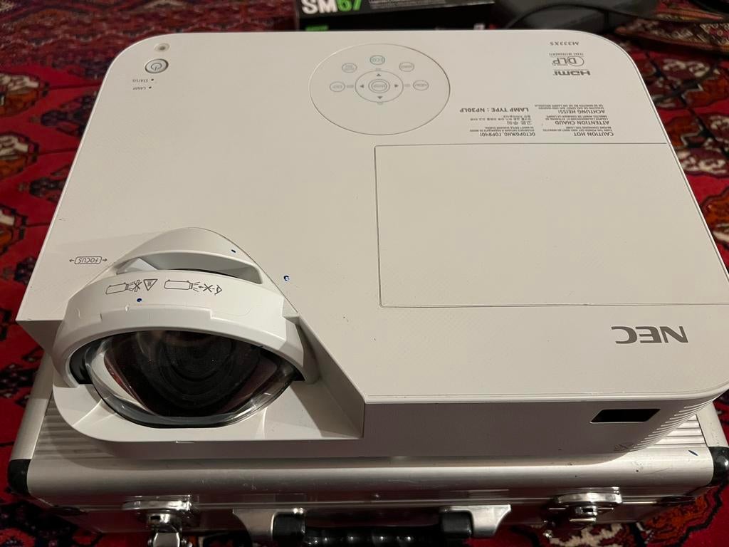 Nec beamer M333XS short trow, Audio, Tv en Foto, Beamers, Ophalen, Gebruikt, DLP, NEC