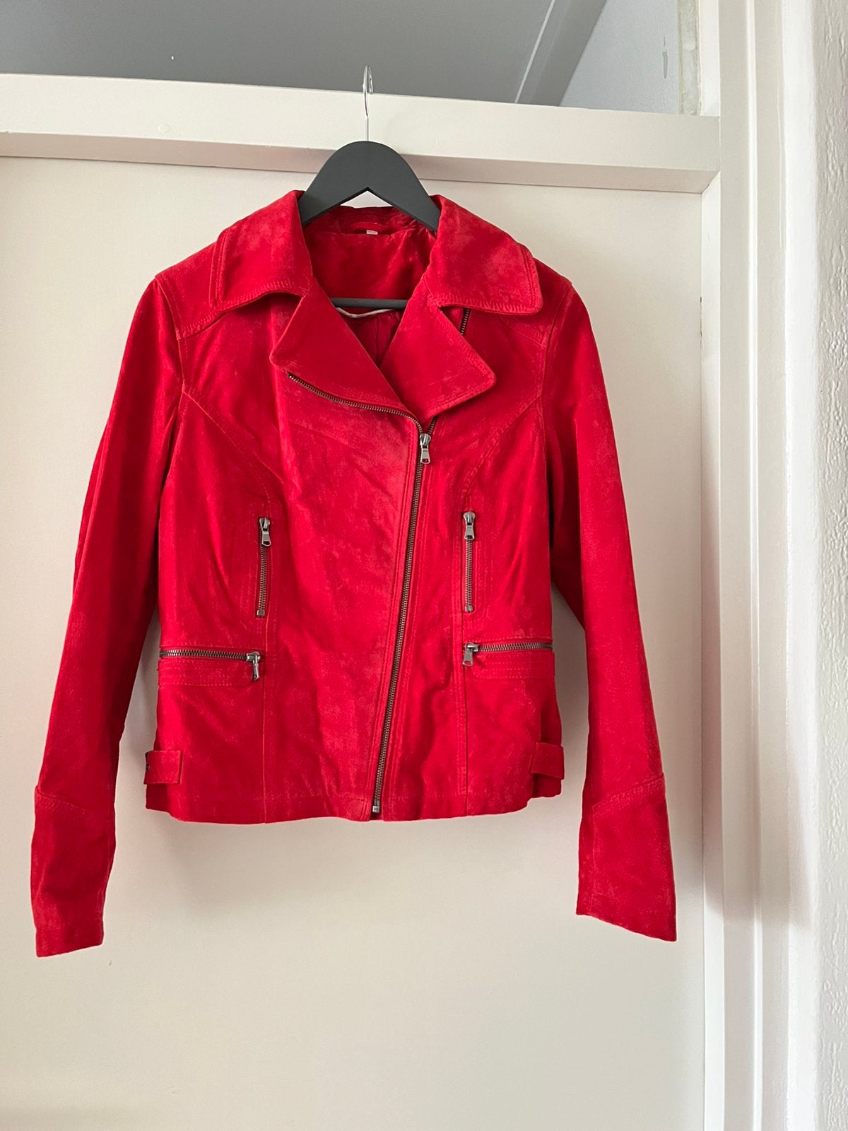 Rood suede jack, maat 38/40, Ophalen of Verzenden, Zo goed als nieuw, Maat 38/40 (M), Rood