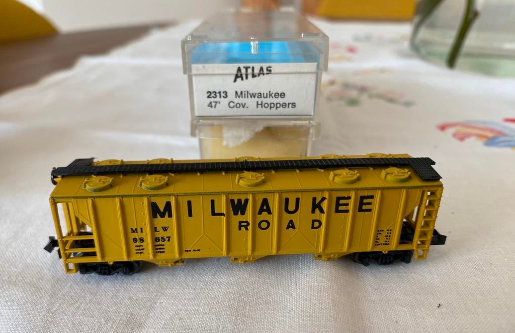 Vintage Atlas 2313 N spoor Milwaukee Road covered Hopper, Hobby en Vrije tijd, Modeltreinen | H0, Overige merken, Gelijkstroom