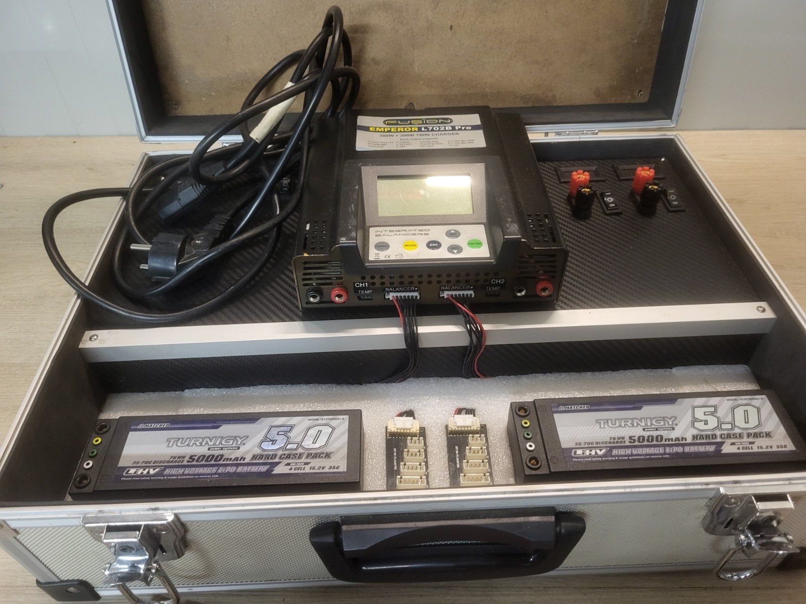 koffer met lader 2x 4s lipo.s, Ophalen of Verzenden, Zo goed als nieuw, Overige schalen, Onderdeel