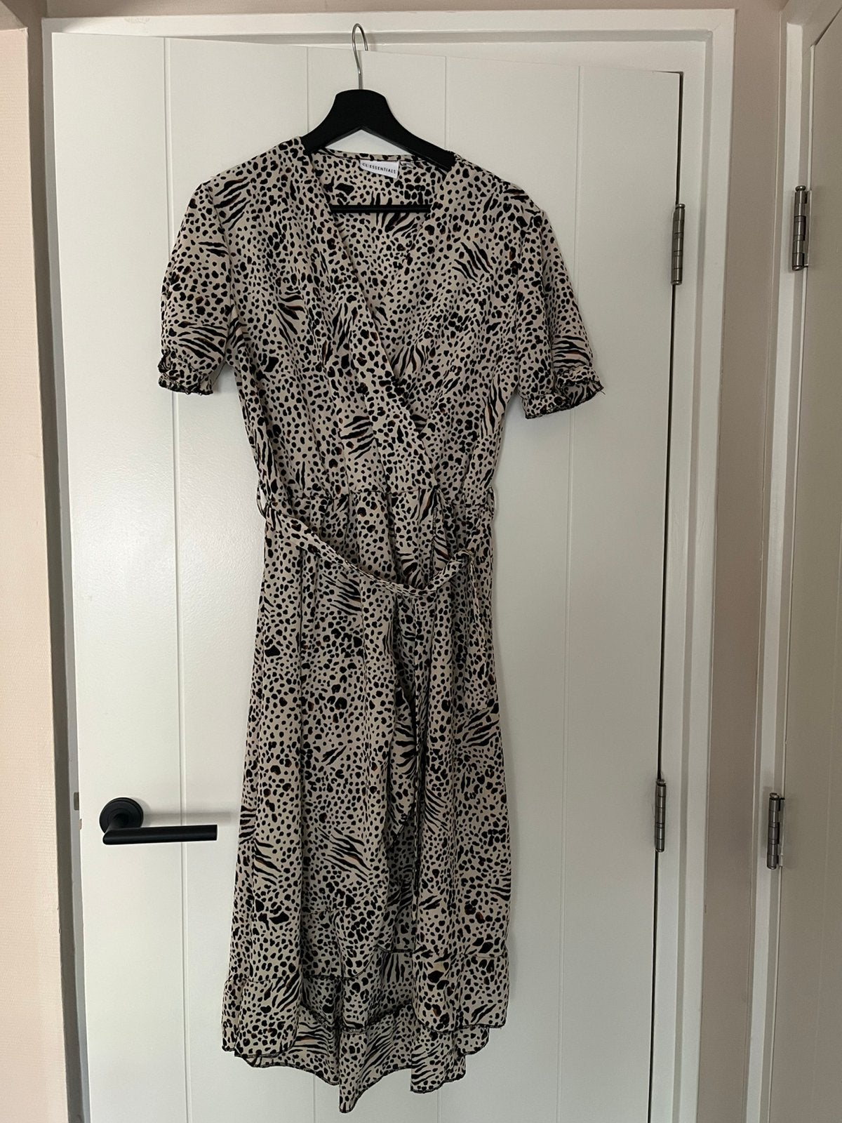 Jurk cl-essentials, Kleding | Dames, Ophalen of Verzenden, Zo goed als nieuw, Maat 38/40 (M)