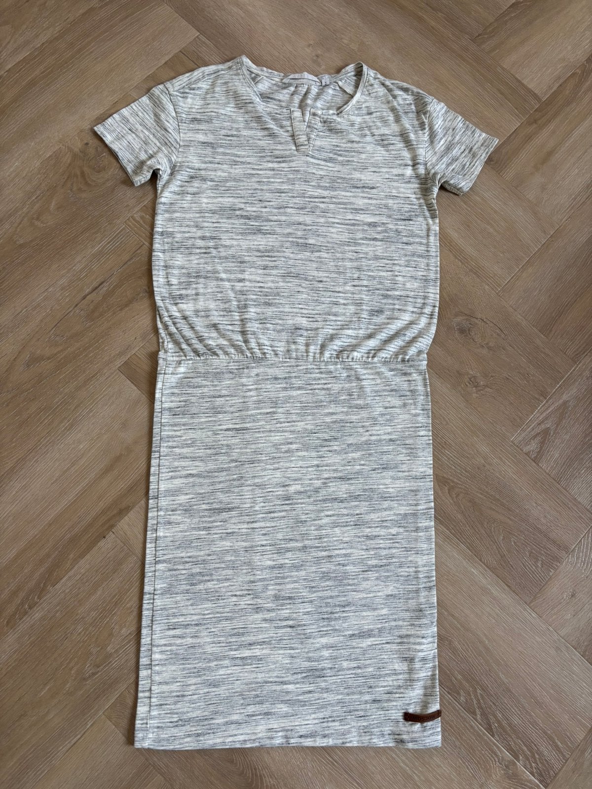 Moscow Grijze T-shirt Jurk Maat 164 | Met Elastische Taille, Ophalen of Verzenden, Zo goed als nieuw, Meisje, Jurk of Rok