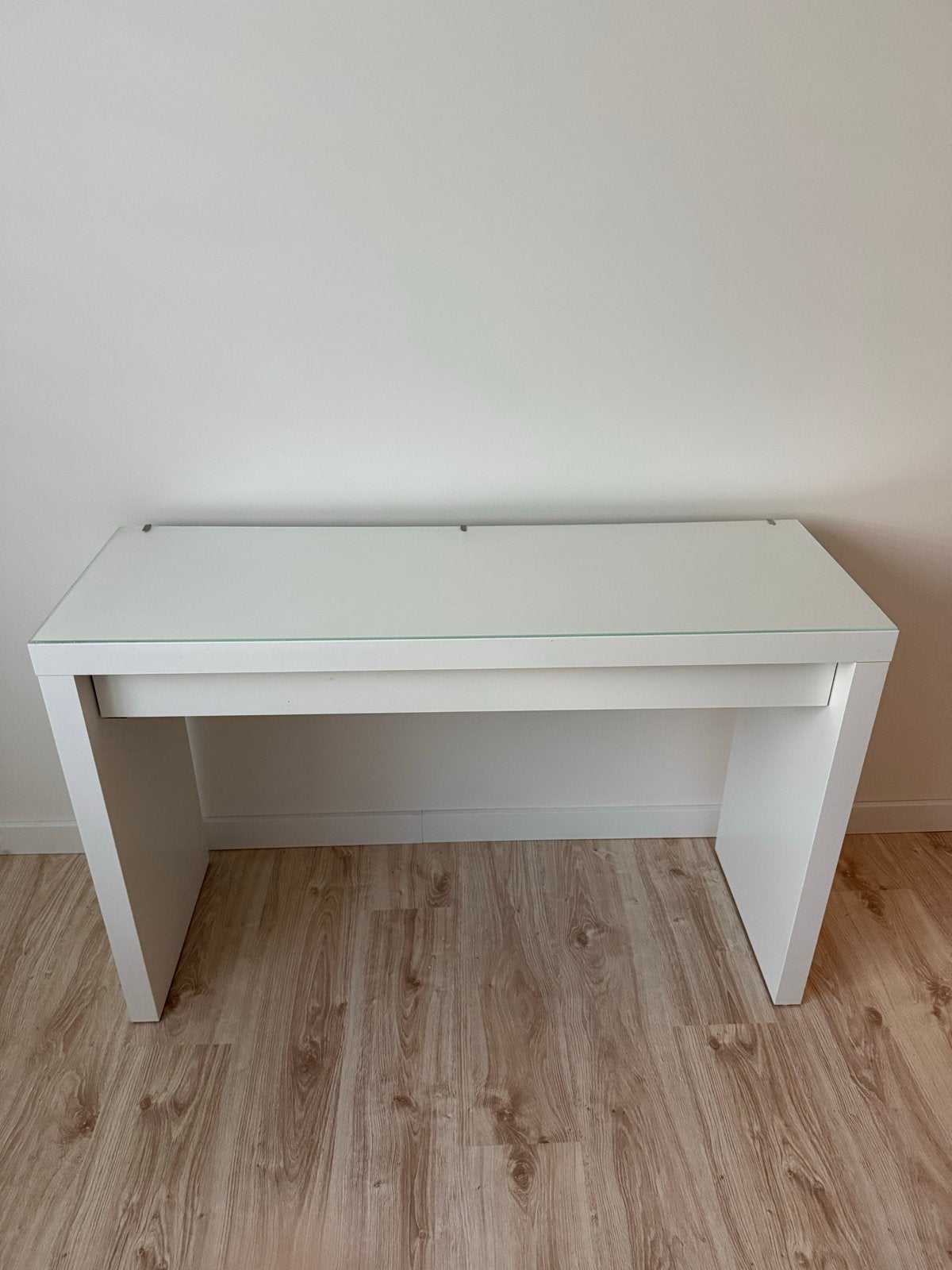 Mooi wit bureau met glazen blad en lade (120x42x78), Ophalen, Gebruikt, Met lades, Wit