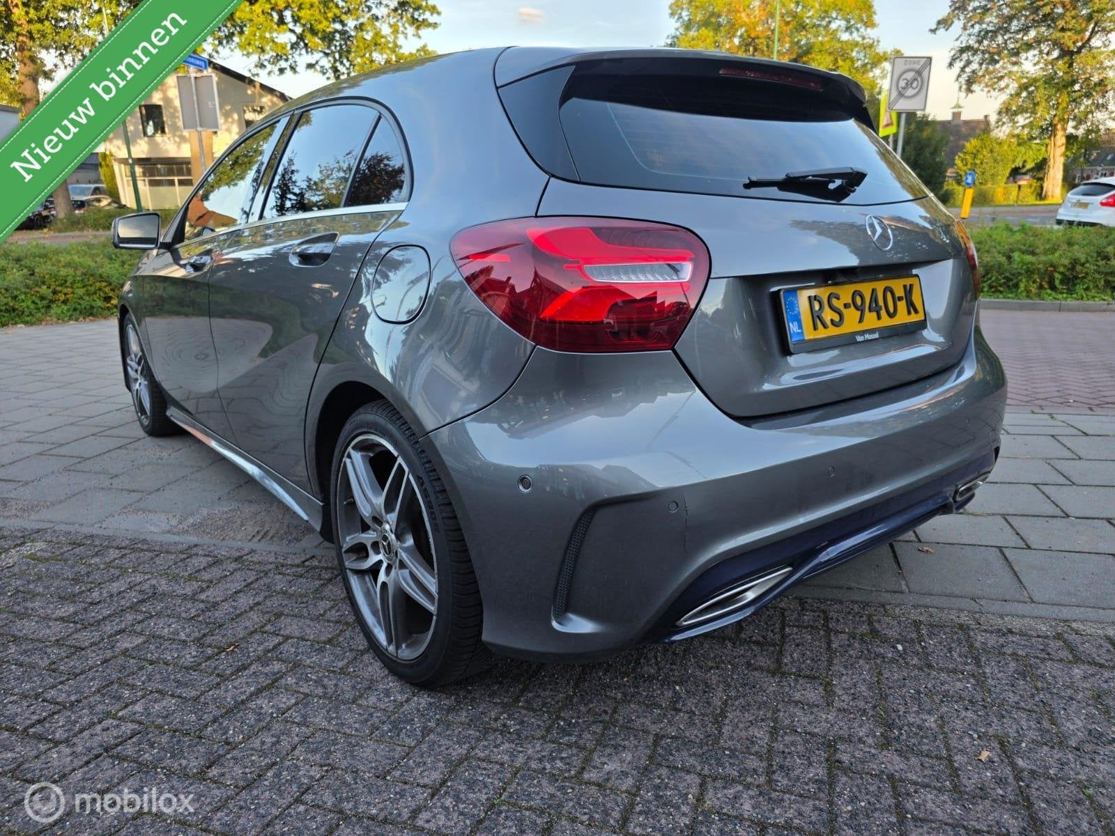 Mercedes A-klasse 180 d AMG Business Solution, Auto's, Voorwielaandrijving, Gebruikt, 4 cilinders, Origineel Nederlands