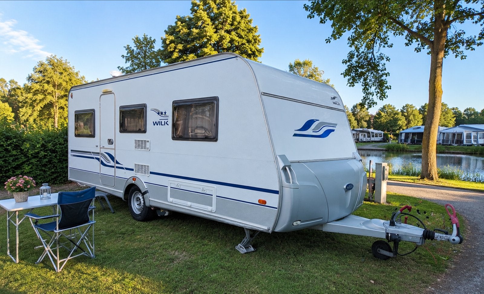 Wilk S3 530 Caravan te koop Comfortabel en mover en schotel, Caravans en Kamperen, Rondzit, Particulier, Schokbreker, 5 tot 6 meter