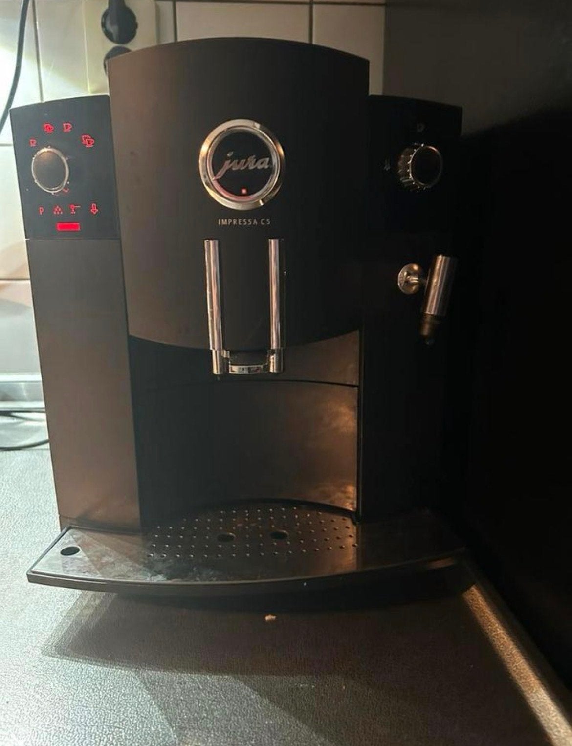 Jura Impressa C5 Koffiemachine - Zo goed als nieuw, Koffiemachine, Koffiebonen, Zo goed als nieuw, 2 tot 4 kopjes