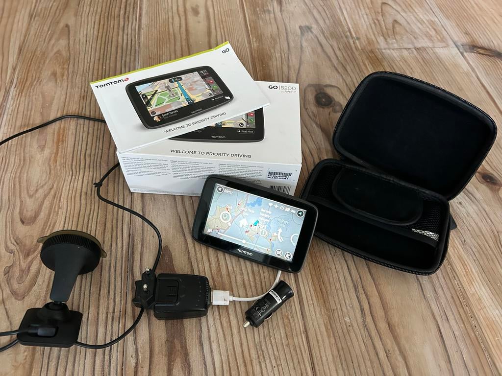 Te koop TomTom GO 5200 Wi-Fi Navigatiesysteem, Auto diversen, Ophalen of Verzenden, Zo goed als nieuw