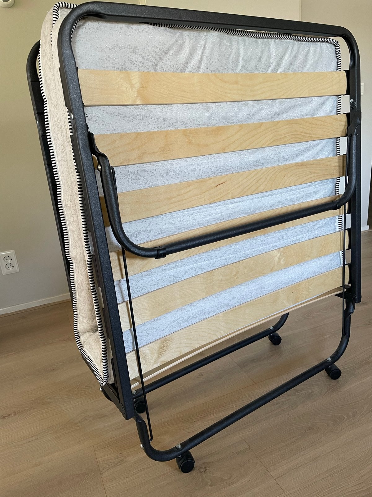 Opvouwbaar logeerbed met matras en hoes, Huis en Inrichting, Ophalen, Gebruikt, 90 cm, Eenpersoons