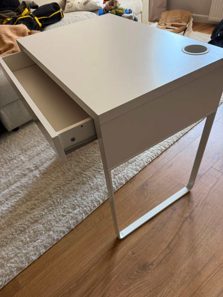 Gratis ophalen -Klein Bureau - IKEA Micke, Ophalen, 50 cm, Zo goed als nieuw, IKEA
