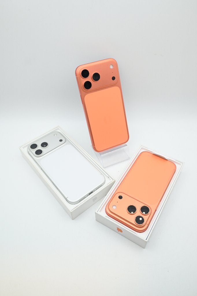 Iphone 17 Pro Max 2TB  WIT  / Iphone 17 Pro 1TB Nieuw Oranje