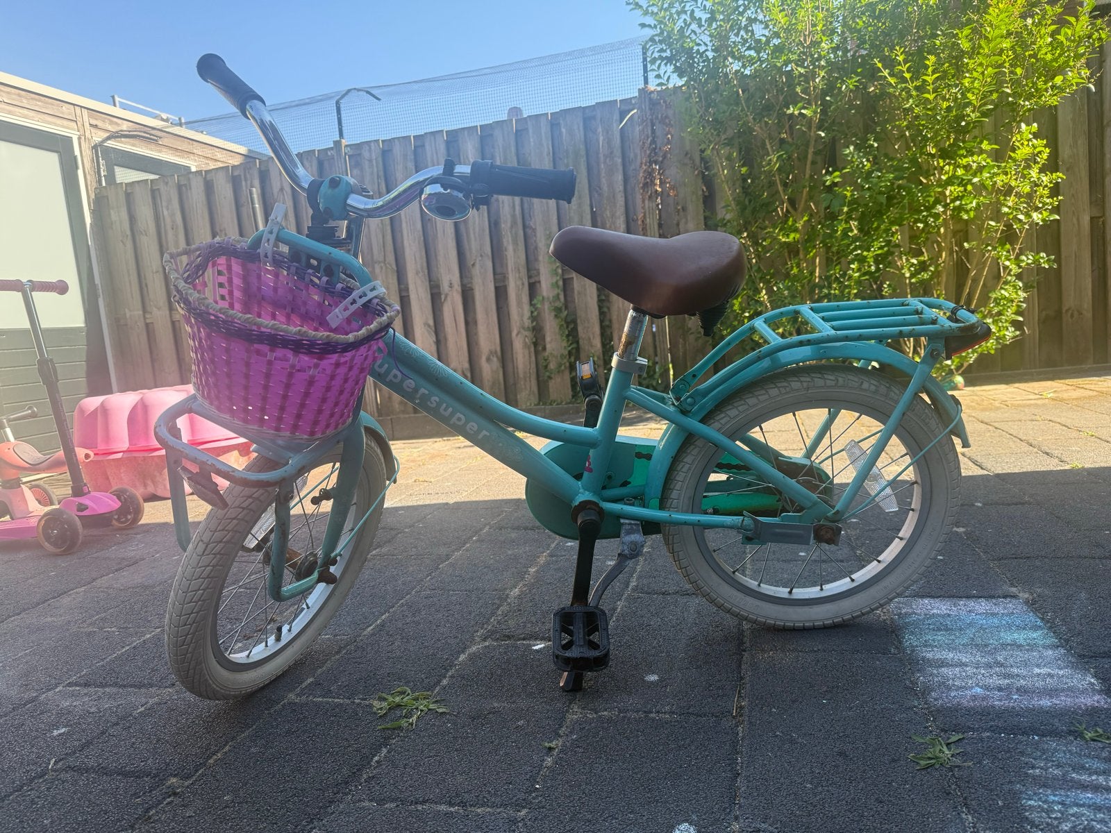 Kinderfiets 16 inch met mandje en bagagedrager, Ophalen, Gebruikt, Terugtraprem, 16 tot 20 inch