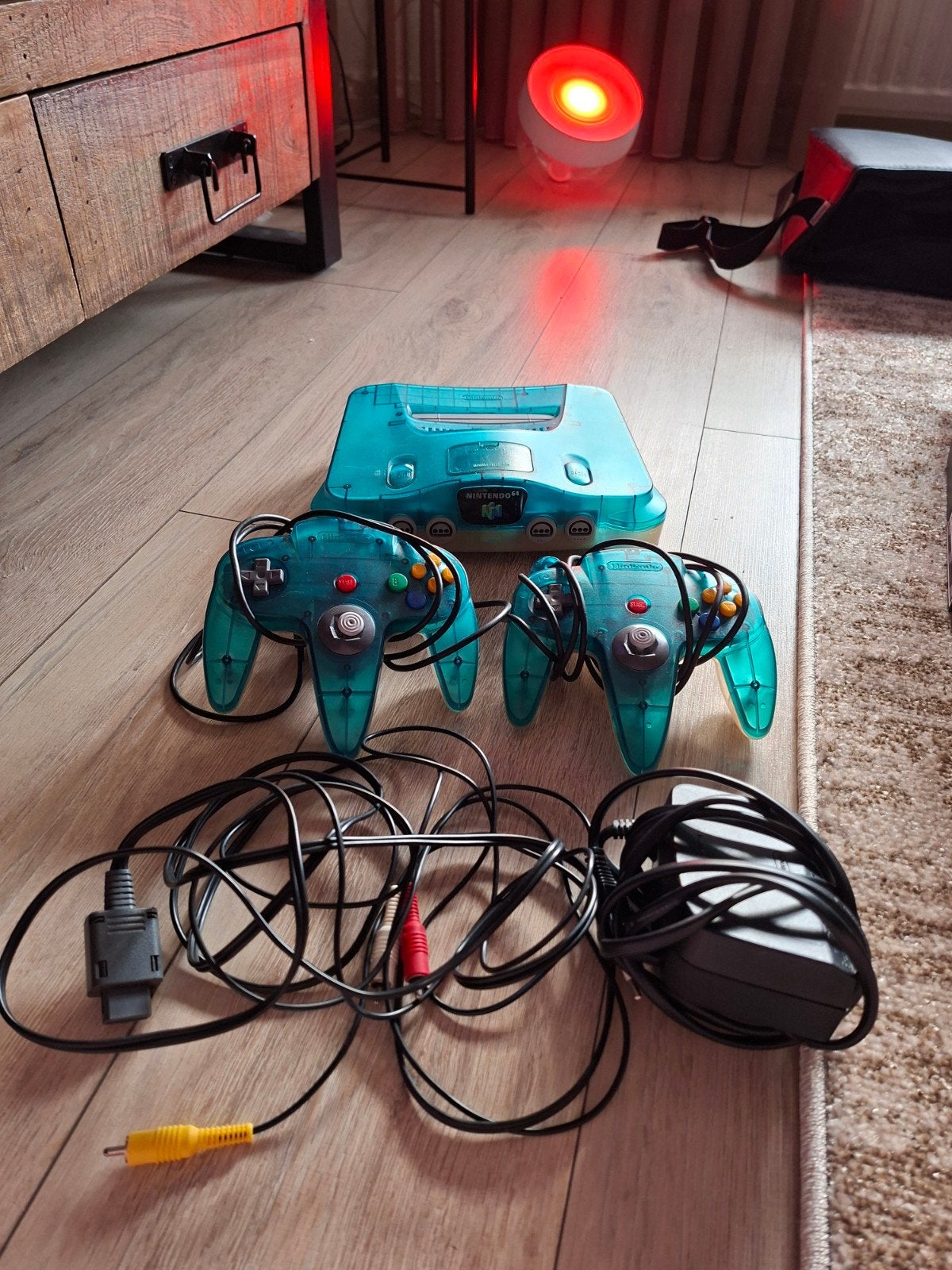 Nintendo 64 console Ice Blue met 2 controllers, Ophalen of Verzenden, Gebruikt, Met 2 controllers, Met geheugenkaart