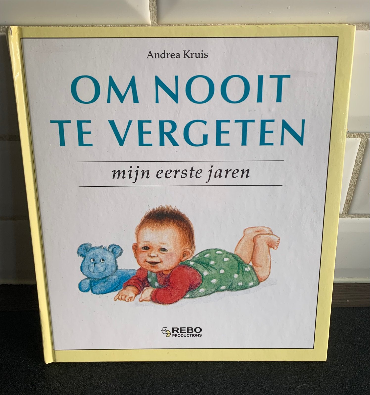 Andrea Kruis - "Om nooit te vergeten" (Mijn eerste jaren), Ophalen of Verzenden, Zo goed als nieuw, Zwangerschap en Bevalling