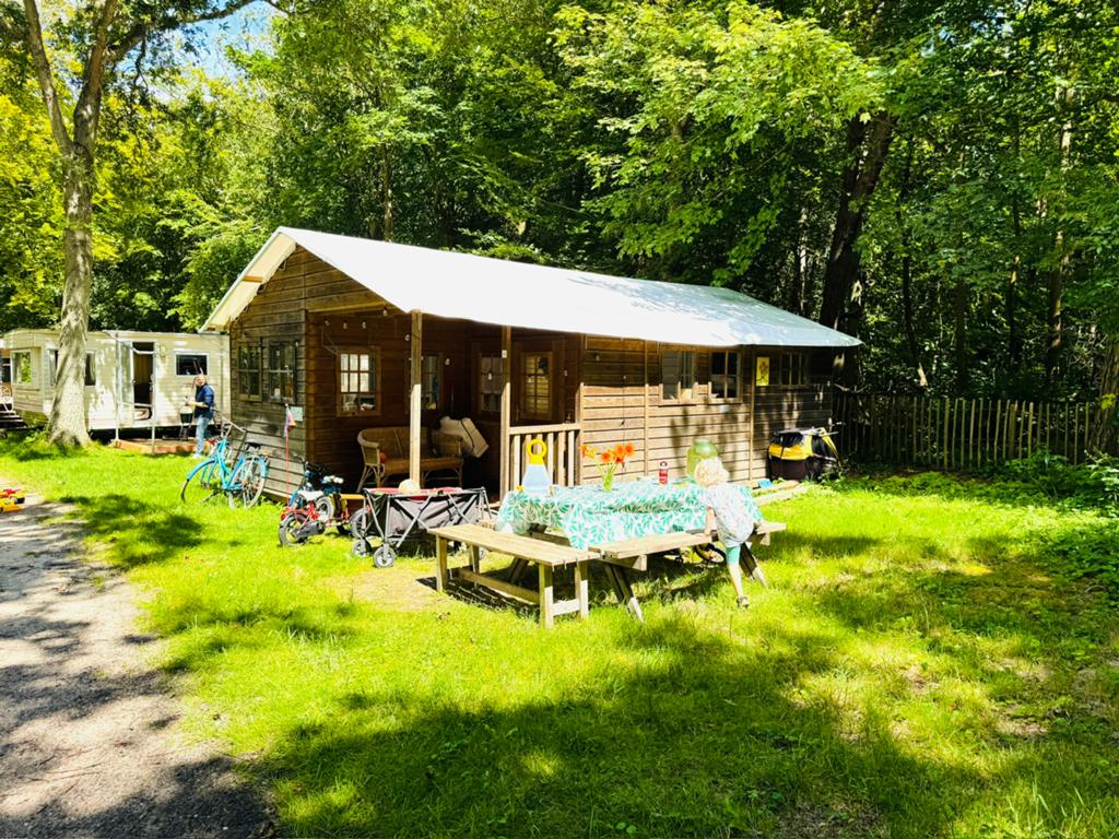 Gezellig huisje camping Bakkum te huur aan de bosrand, Caravans en Kamperen