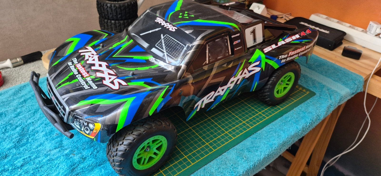 Traxxas Slash 4x4 brushless, Gebruikt, Auto offroad, Schaal 1:10, RTR (Ready to Run)
