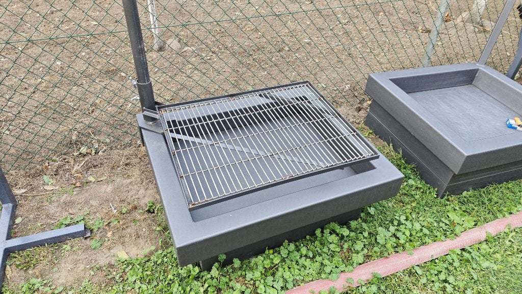 Robuuste buitenhaard/BBQ met grillrooster, Ophalen, Nieuw, Overige merken, Met accessoires