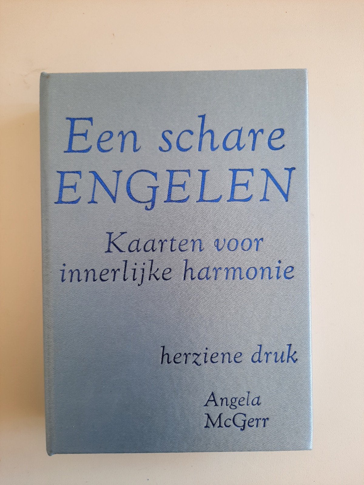 Een schare engelen , boek + kaarten.  Angela McGerr, Tarot of Kaarten leggen, Overige typen, Angela McGerr, Ophalen of Verzenden