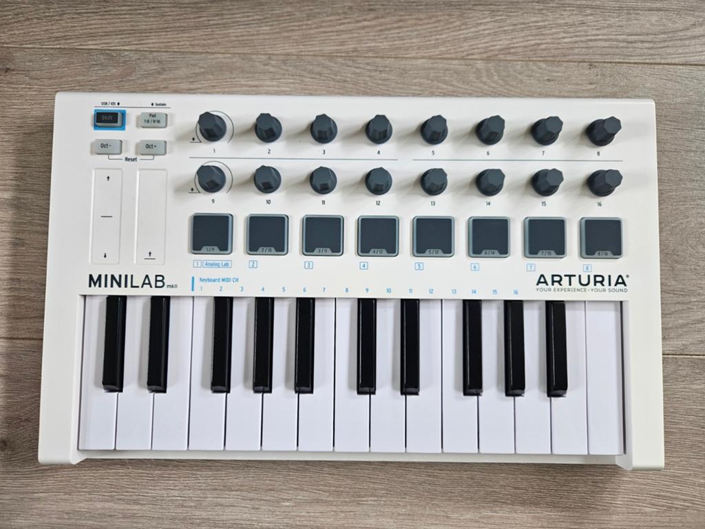 Arturia MiniLab MkII Universal MIDI Controller Keyboard, Muziek en Instrumenten, Midi-apparatuur, Ophalen of Verzenden, Zo goed als nieuw
