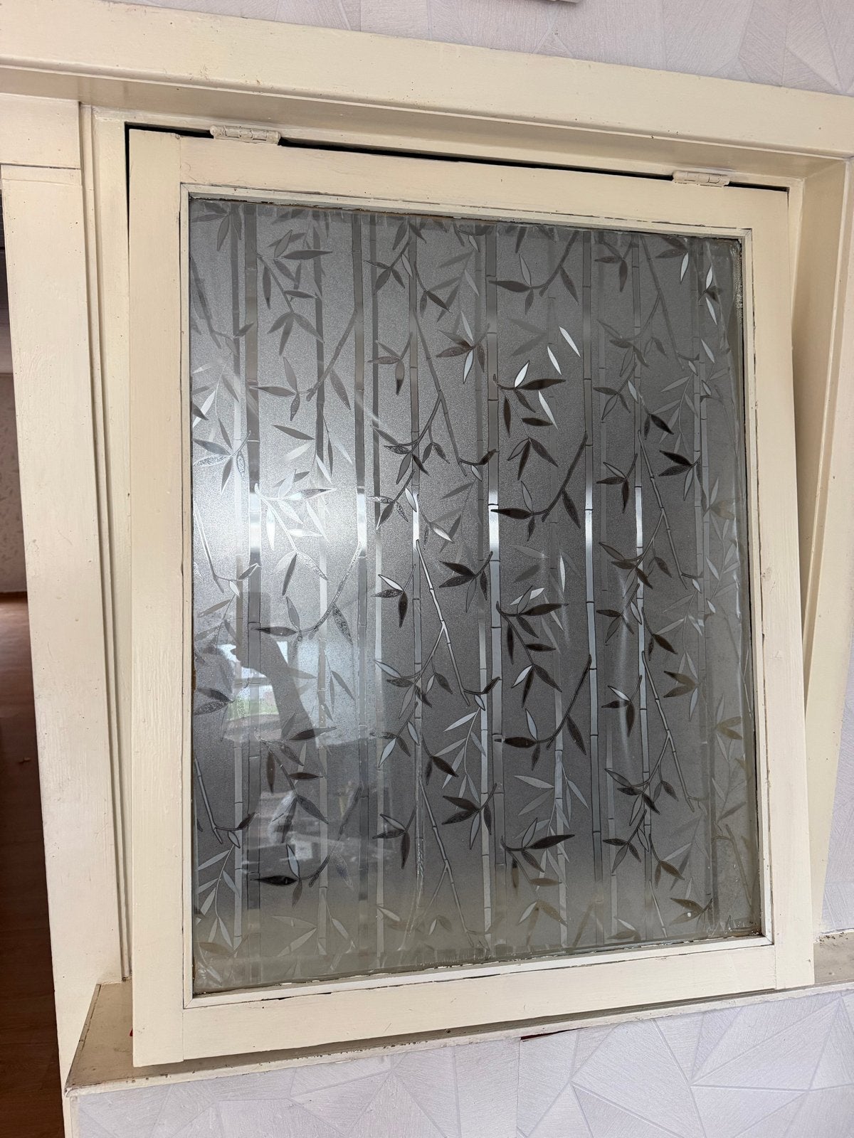 Kiepraam met plakfolie - 109x88 cm (incl. kozijn), Doe-het-zelf en Verbouw, Glas en Ramen, Ophalen, Gebruikt, Gevelraam of Ruit