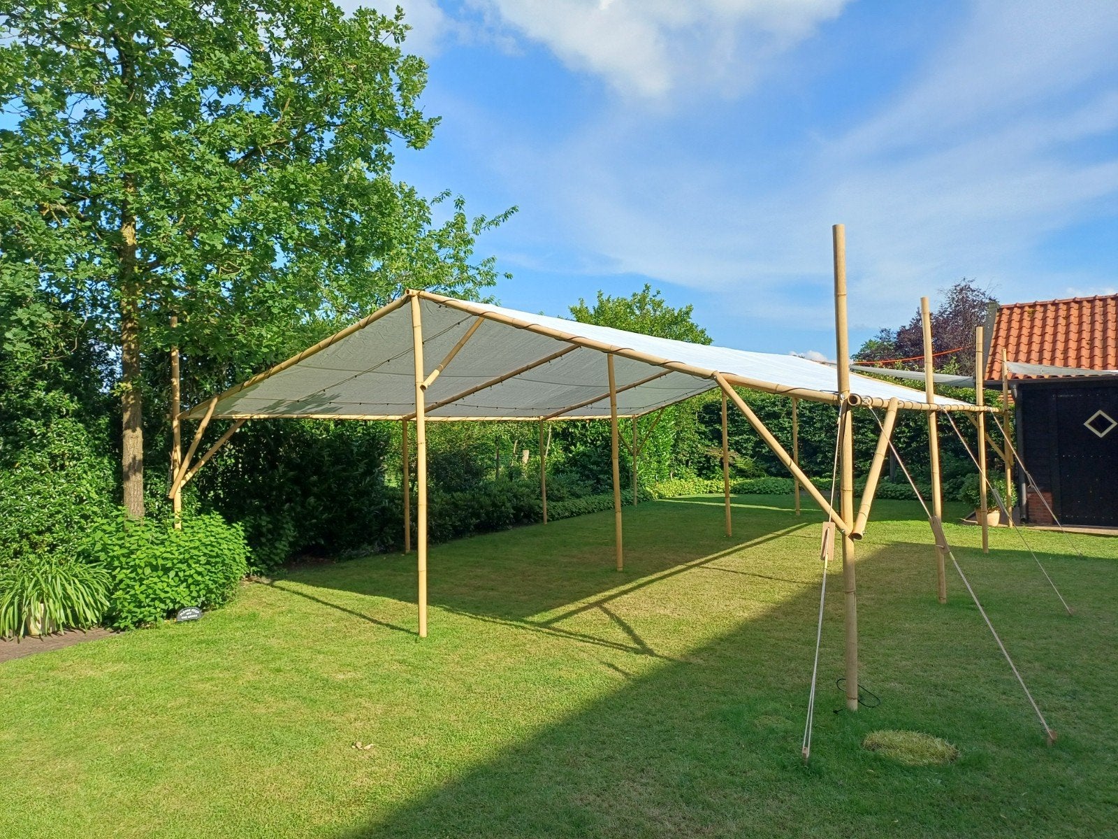 Partytent van bamboe palen - Locatie Albergen, Ophalen, Partytent, 6 meter of meer, Zo goed als nieuw