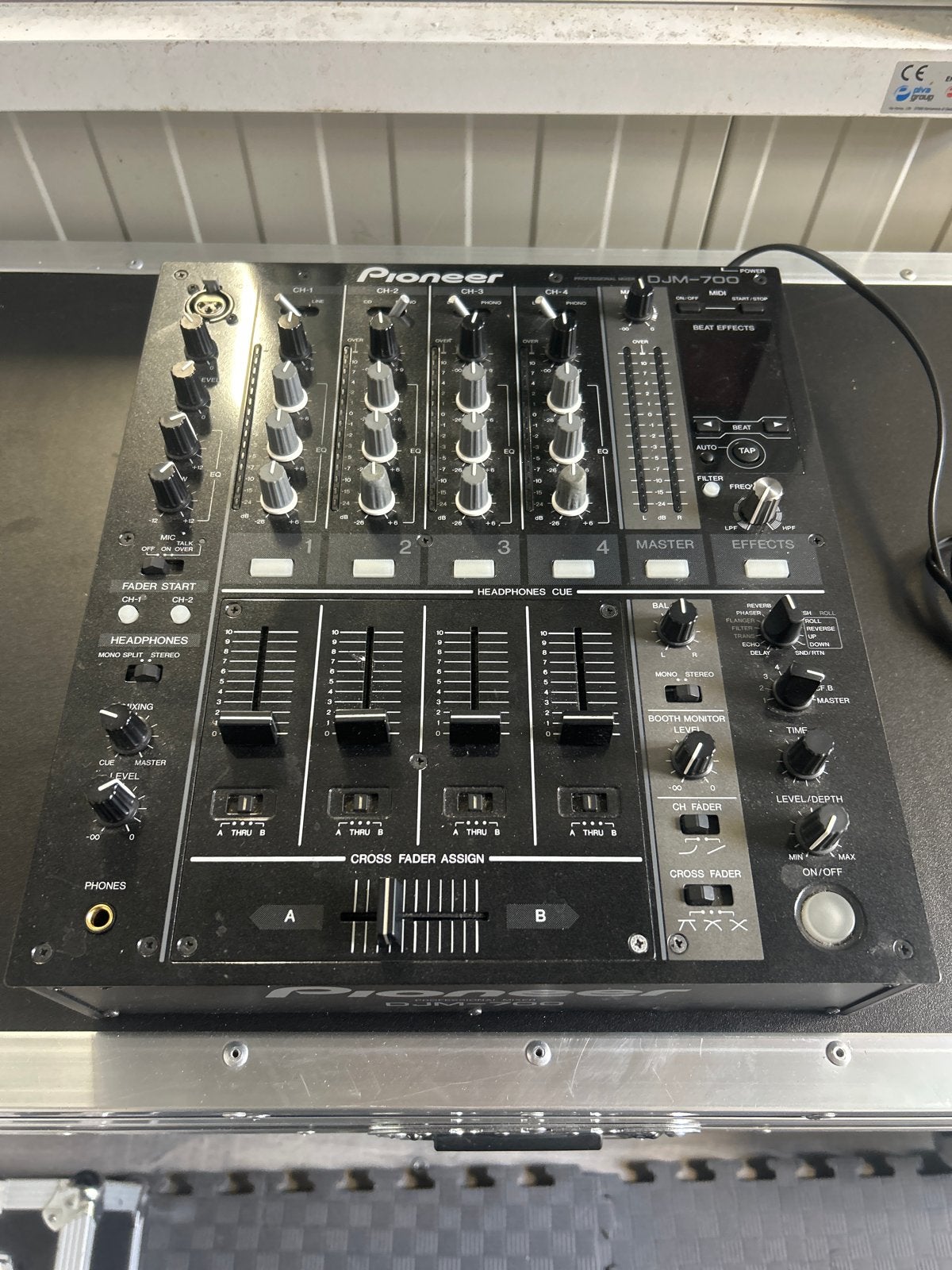 Pioneer DJM 700 clubmixer - Nette en goedwerkende staat, Ophalen, Gebruikt, Minder dan 5 kanalen, Microfooningang