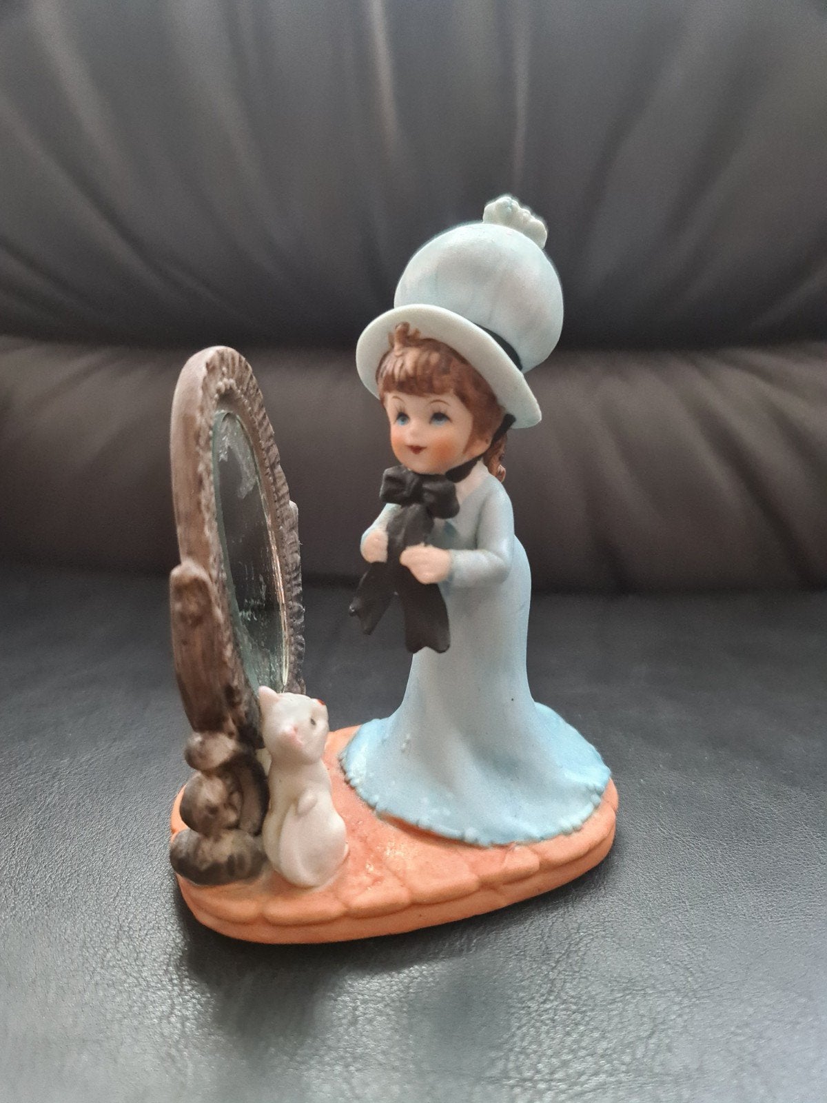Vintage beeldje dame met spiegel en katje - 13 cm hoog, Verzamelen, Ophalen of Verzenden, Gebruikt, Mens
